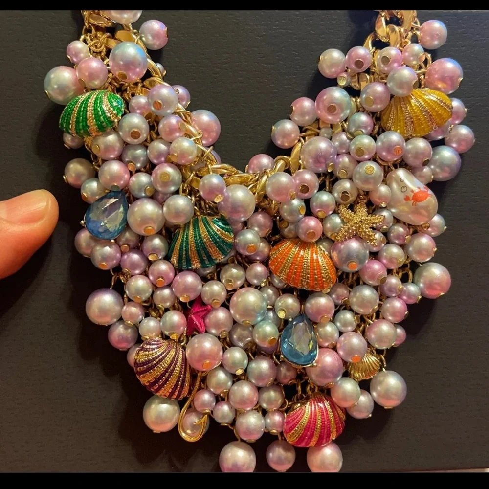 Betsey Johnson BETSEYS BEACH STATEMENT NECKLACE MULTI
seashell and pearls - Picture 2 of 2